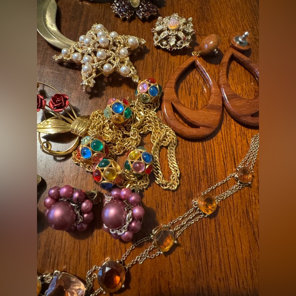 Vintage jewelry repair/rehab lot #2161, 18 pieces. - Picture 3 of 8